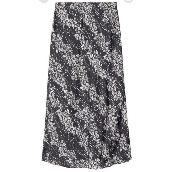 Victoria’s Secret Bundle of Four Silk Pencil Skirts - Picture 7 of 8